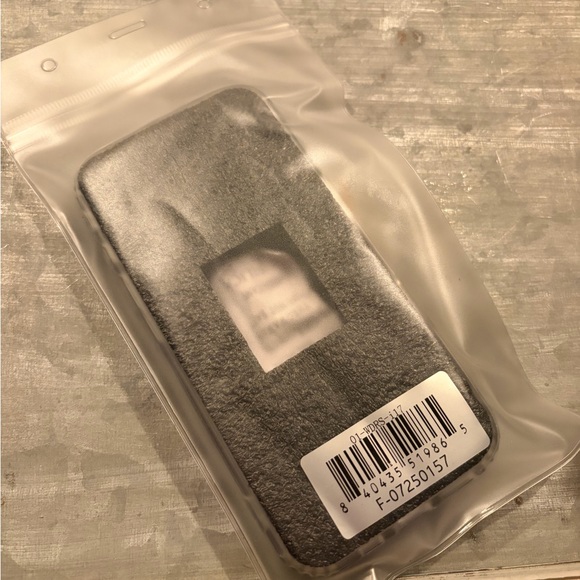 Walli “Wild Rose” iPhone 17 Case - Picture 3 of 4